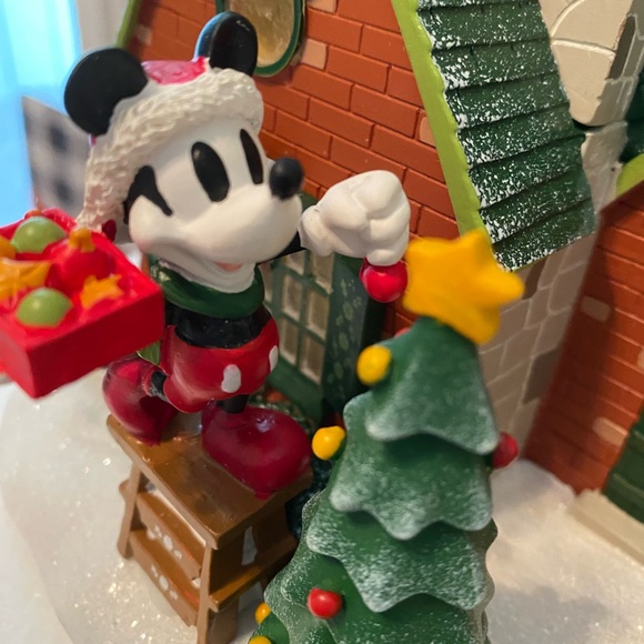 ST NICHOLAS SQUARE DISNEY MICKEY HOUSE NEW - Picture 10 of 12